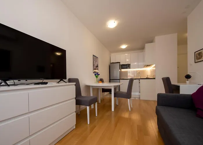 S'akvarel 2 - Private Garage Apartman Split